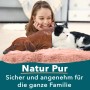 Rosa KARAT Schaffell Audrey mit Mädchen, Hund und Katze. Premium Lammfell für gemütliche Stunden.
