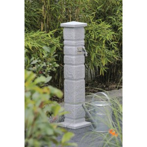 Arves Wasserzapfstelle Romana in Granit-Optik mit Chromhahn für den Garten.