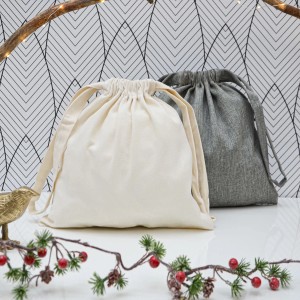 DuneDesign 6er Set Weihnachtsbeutel (32x32cm) mit 300 Aufklebern, beige und grau.
