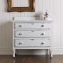 Kommode mit Kreidefarbe in Kalkweiß matt von Rust-Oleum, Shabby Chic Look.