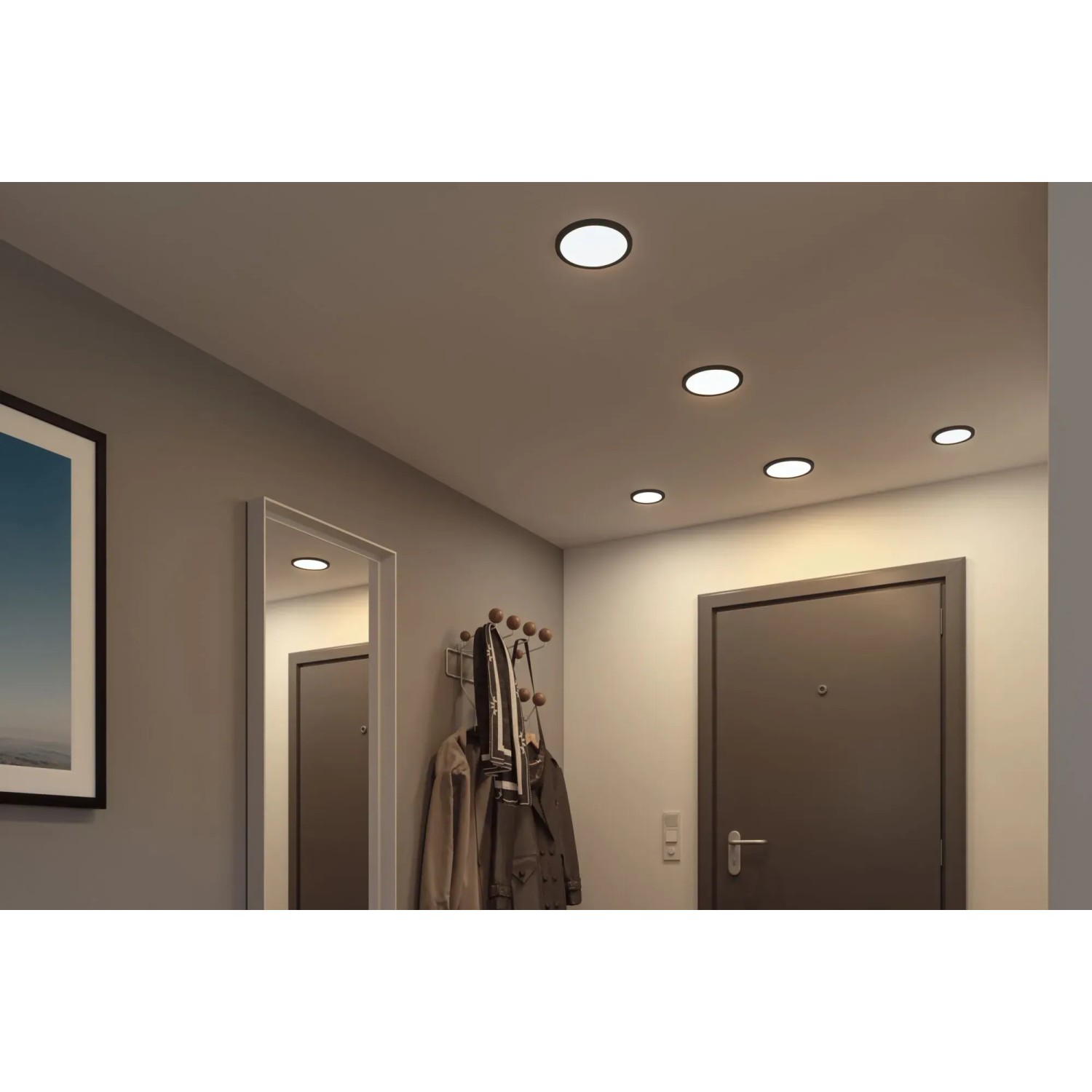 Schwarze Paulmann LED Einbaupanels Areo VariFit, 11,8 cm, in einem Flur mit Garderobe.