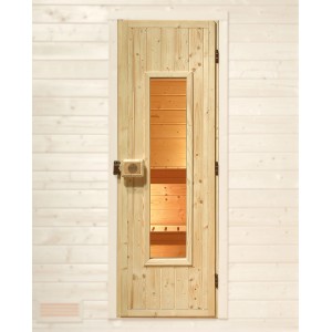 Weka Saunatür aus Massivholz mit Glaseinsatz und Griff, eingebaut in eine Holzwand.