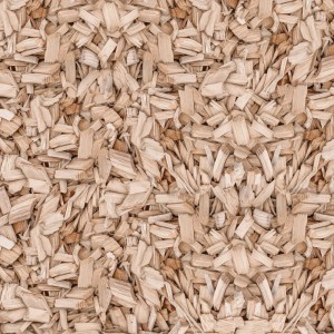 Helle Galamio Holzhackschnitzel als Fallschutz oder Mulch, Körnung 5-30mm. Ideal für Spielplätze und Garten.
