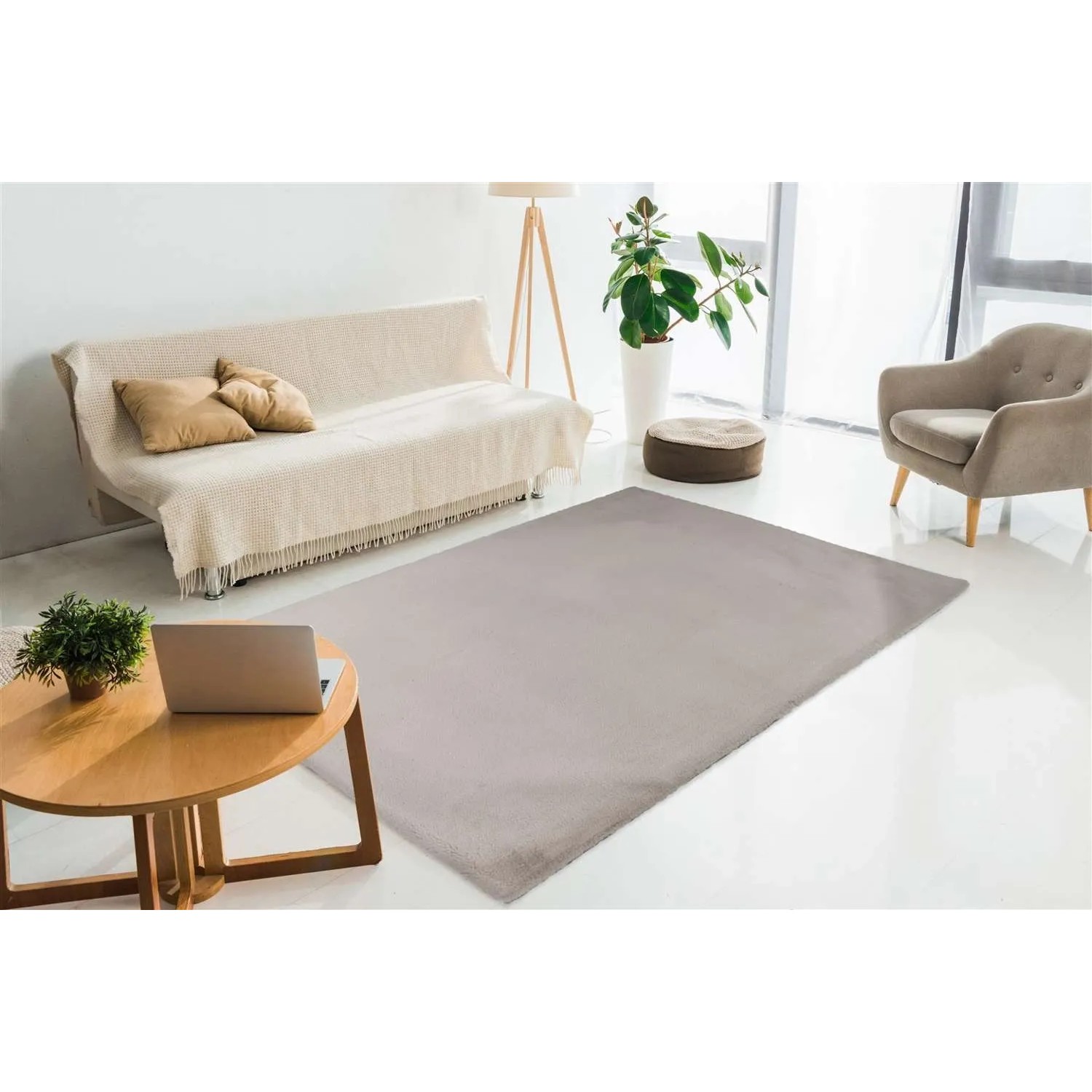 MeGusta Hochflorteppich Uni Silber, 160x230 cm, im Wohnraum. Weicher, flauschiger Teppich für ein gemütliches Ambiente.