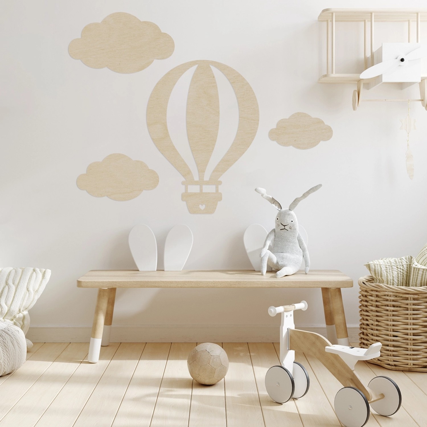WANDStyle Wanddeko Ballon mit Wolken aus Holz, Pappelholz-Optik, für Kinderzimmer.