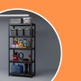 Schwarzes Relaxdays Schwerlastregal aus Stahl mit 5 braunen MDF-Böden, gefüllt mit Werkzeug und Boxen. Ideal für Keller, Garage.