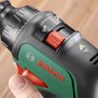 Detailaufnahme: Bosch AdvancedDrill 18 Solo Akkuschrauber mit rotem Schalter und Drehmoment-Einstellung.