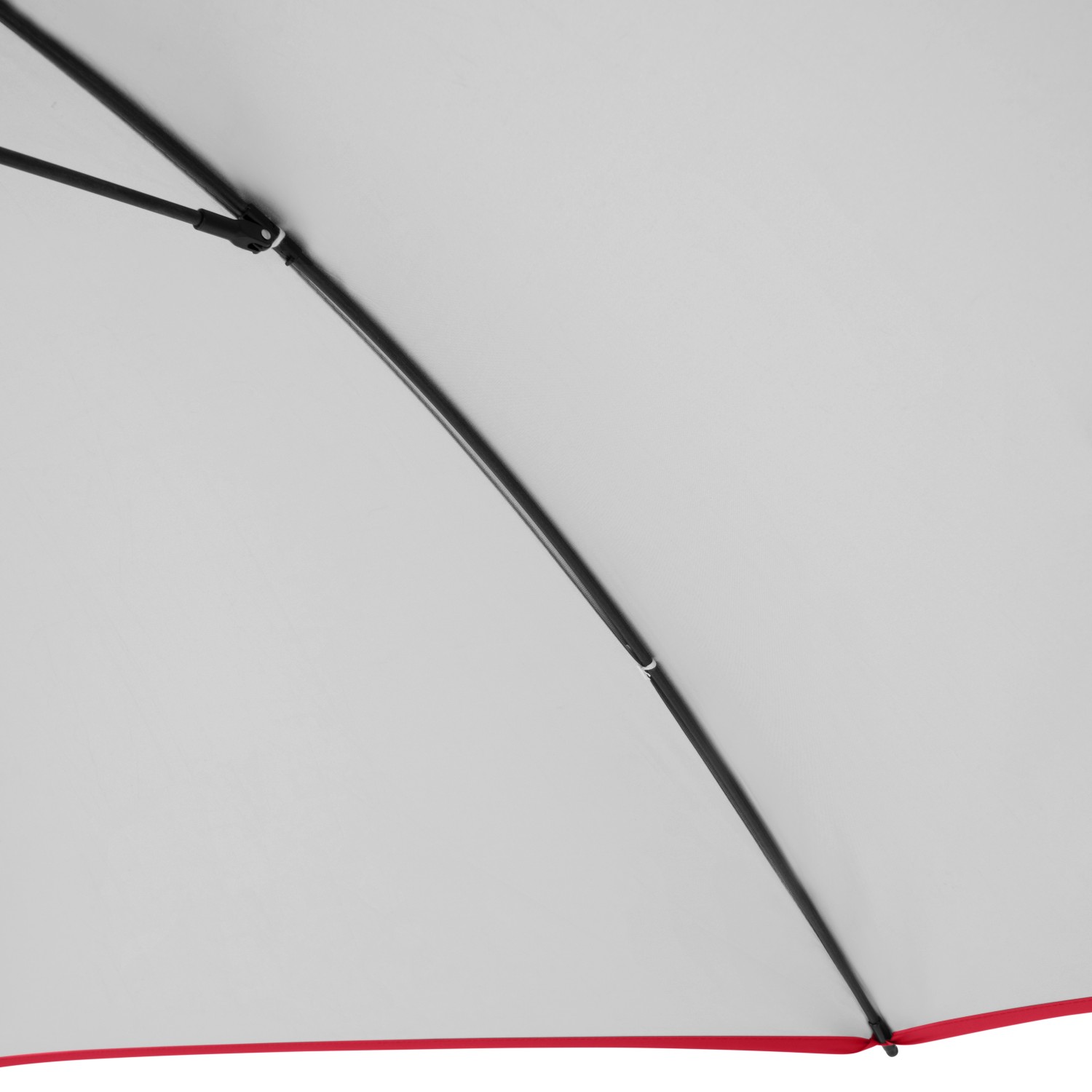 Detailaufnahme: Innenseite Doppler Strandschirm Windprofi Neo 200, rot, mit schwarzem Gestell.