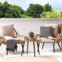 Bistro Set LAURETO in Naturfarben mit zwei Rattanstühlen und Tisch für Balkon oder Terrasse.