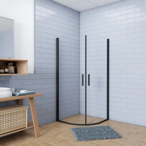 Schwarze Rundduschkabine 80x80cm mit Drehtür, Klarglas und schwarzem Rahmen im modernen Bad.
