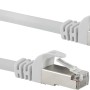Weißes Schwaiger CAT 6 Netzwerkkabel mit RJ45 Stecker aus Metall.