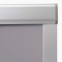 Detailaufnahme: Graues Verdunkelungsrollo vidaXL PK06 für Velux Fenster.