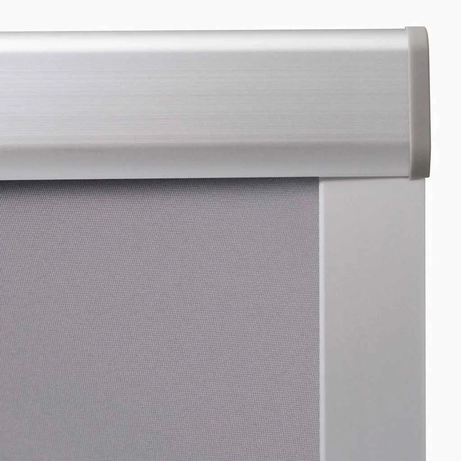 Detailaufnahme: Graues Verdunkelungsrollo vidaXL PK06 für Velux Fenster.