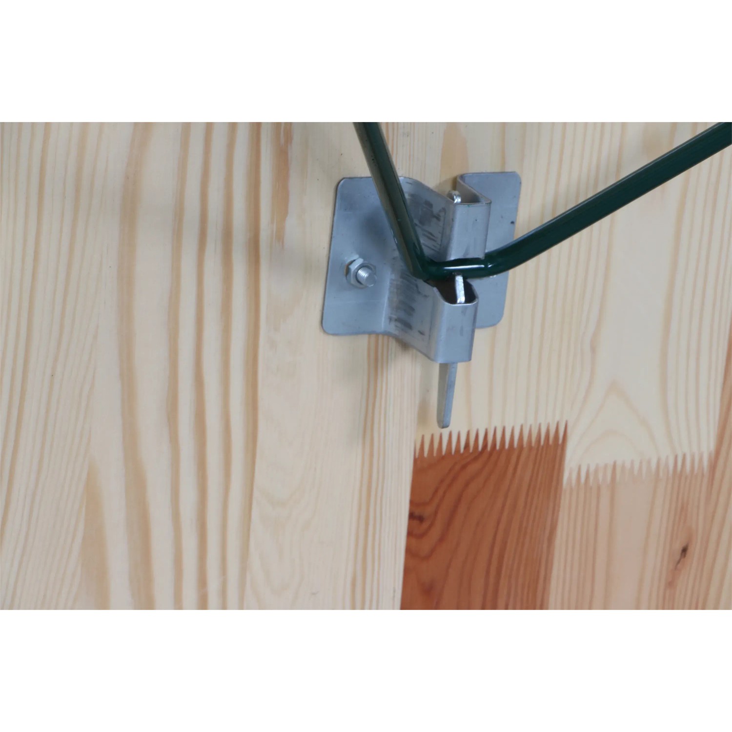 Detailaufnahme: Klappmechanismus der Fun Star Bierzeltgarnitur, Stahl grün, Holz natur.