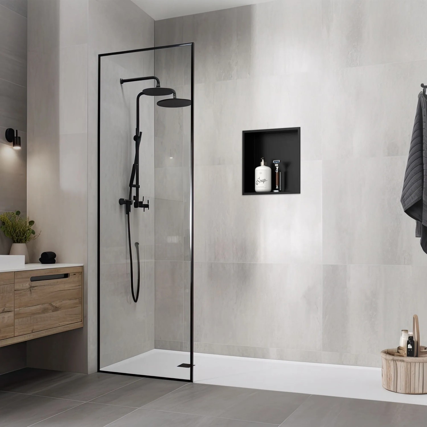 Eingebaute, schwarze LuxeBath Wandnische aus Edelstahl (30x30x10 cm) im modernen Badezimmer.