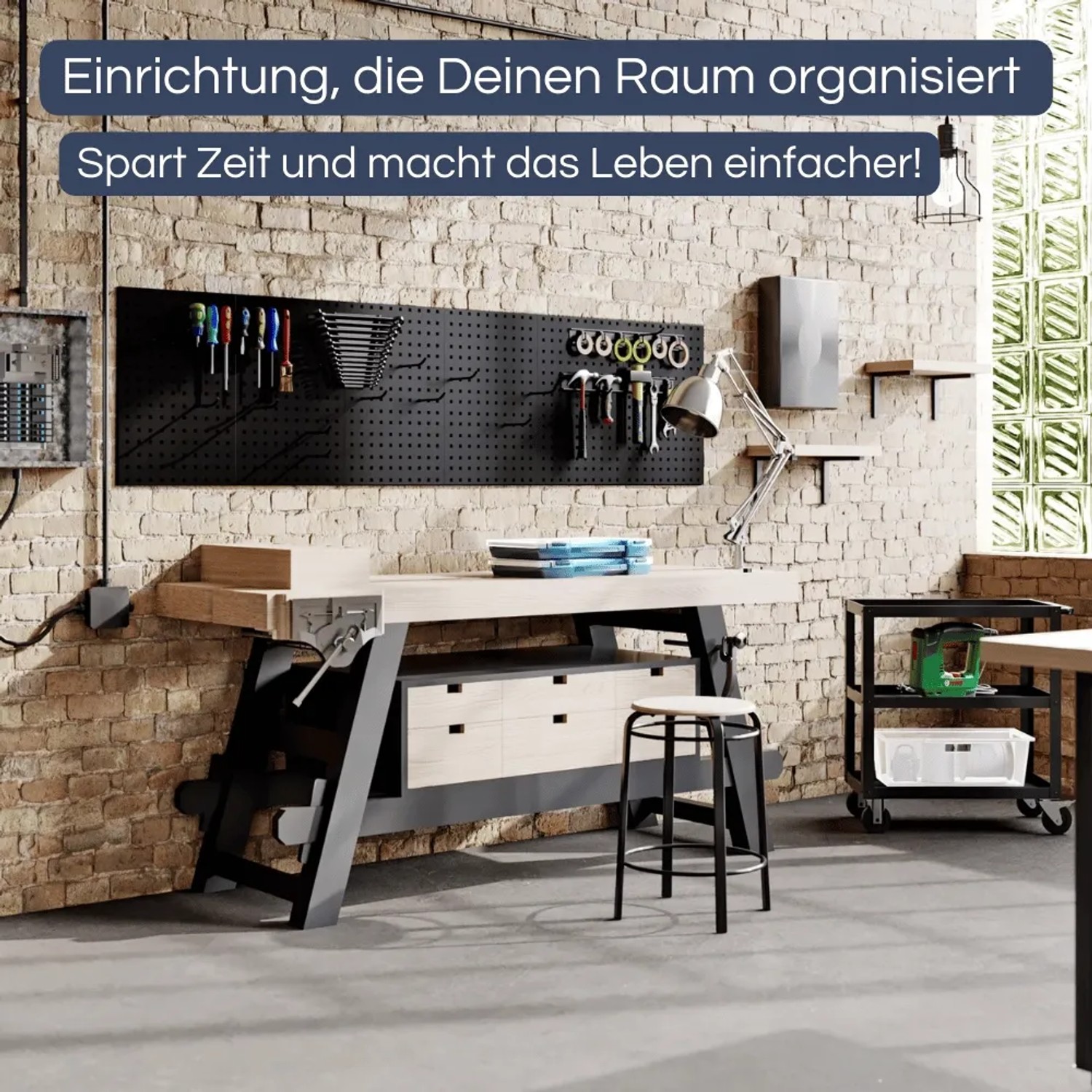 Schwarze DELUKE Werkzeugwand aus Metall mit Werkzeugen an einer Werkbank in Werkstatt.