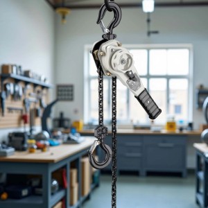 Wiltec Hebelzug 1,5t mit Kette und 360° Griff, ein Flaschenzug zum Heben von Lasten.