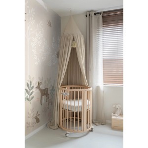ESTAhome Fototapete Hirsche Beige im Kinderzimmer mit Babybett und Baldachin.