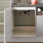 pino Küchenzeile 250 cm Lichtgrau Hochglanz, Unterschrank mit geöffneter Tür und Spüle.