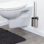 Tiger Toilettenbürste Colar mit Halter aus gebürstetem Edelstahl an Wand montiert.