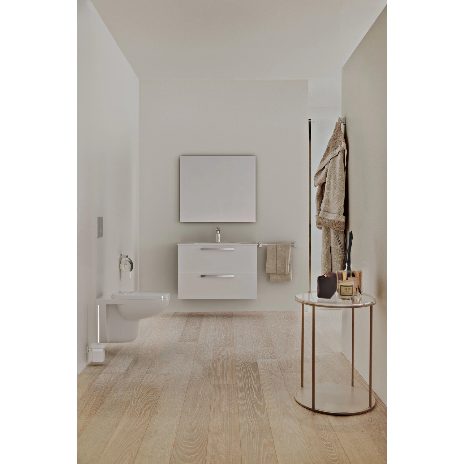 Modernes Bad mit Ideal Standard Waschtischarmatur Cerafine D H105 Chrom an weißem Waschtisch.