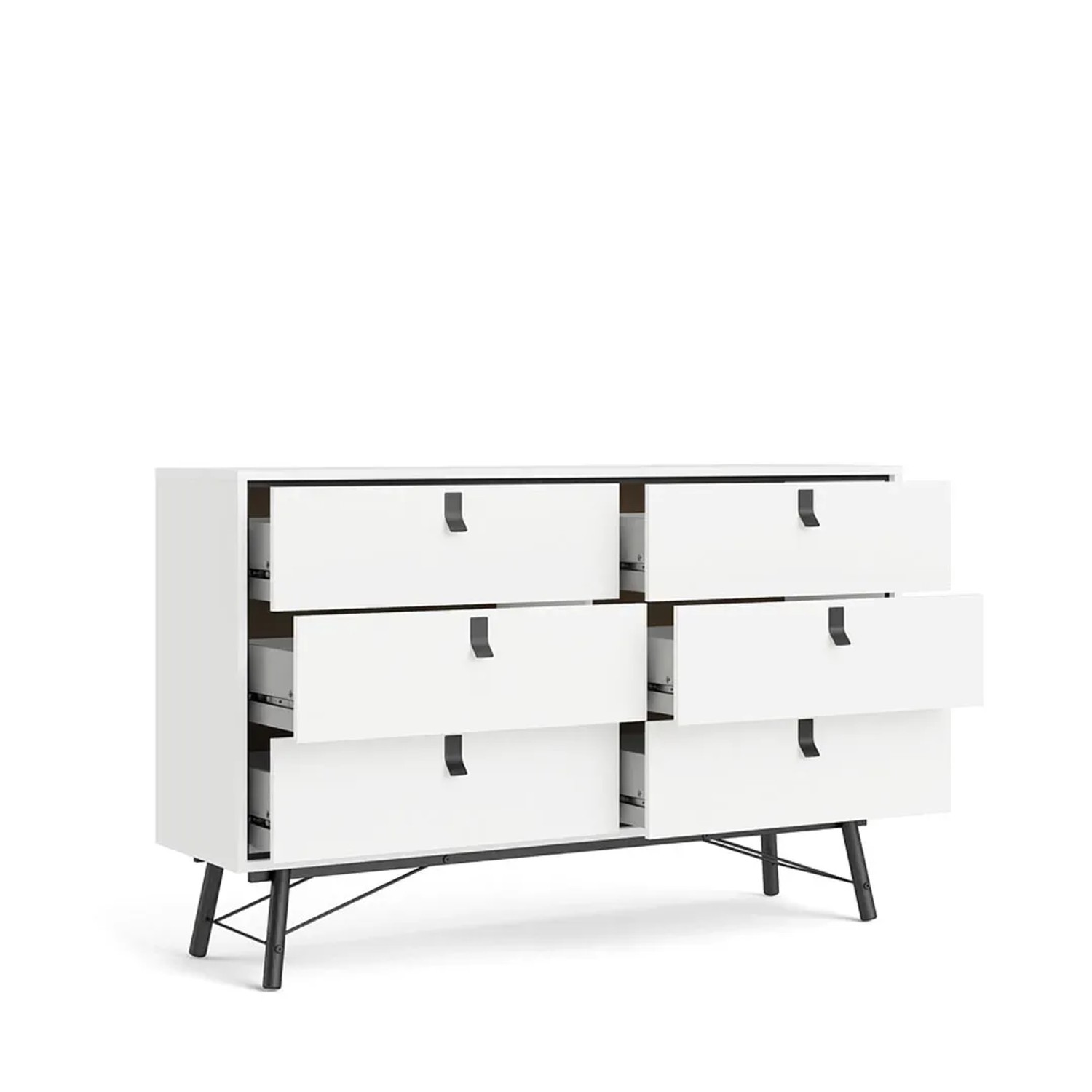 Breite, matte weisse Kommode Rye mit 6 Schubladen und schwarzen Griffen.