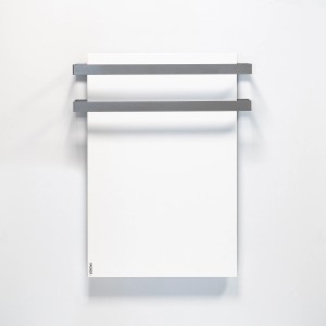 Vasner Citara Infrarotheizung mit 2 grauen Handtuchhaltern aus Stahl, vertikal an weißer Wand montiert.