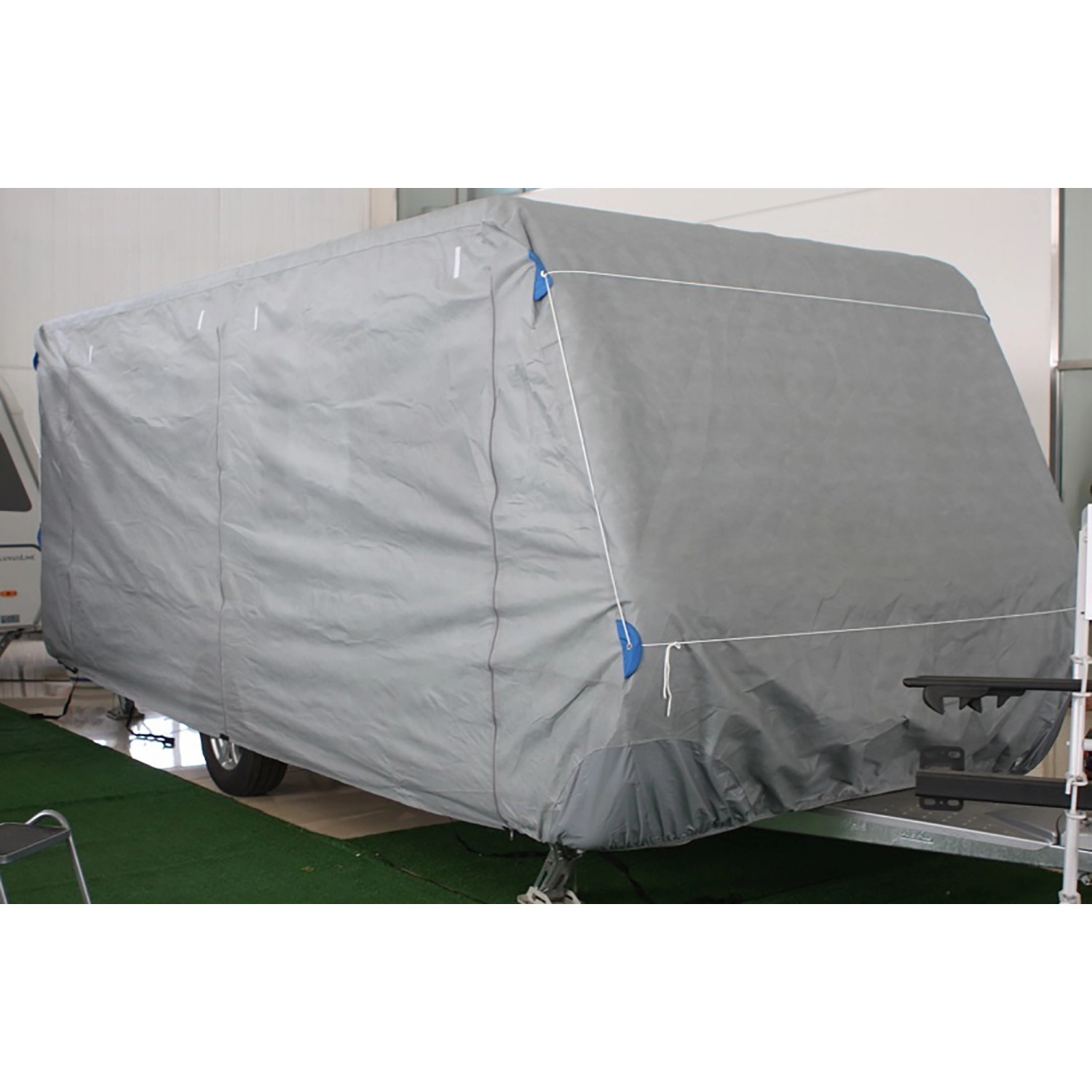 Graue Wohnwagen Abdeckhaube Größe L von Garden Pleasure schützt vor Wettereinflüssen und Schmutz.