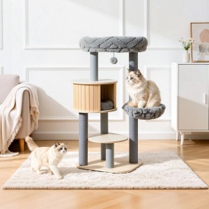 Moderner 122 cm Kratzbaum mit grauem Plüsch, Holz-Katzenhaus, Papierseil-Stämmen und zwei Katzen.