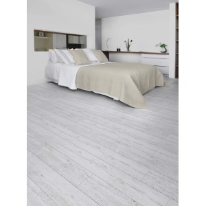 Schlafzimmer mit selbstklebendem Vinylboden Gerflor Senso Rustic White Pecan in Holzoptik.