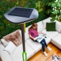 Lutec LED Solar Stehleuchte Poppy, anthrazit-grün, mit Solarpanel und warmweißem Licht, im Garten.