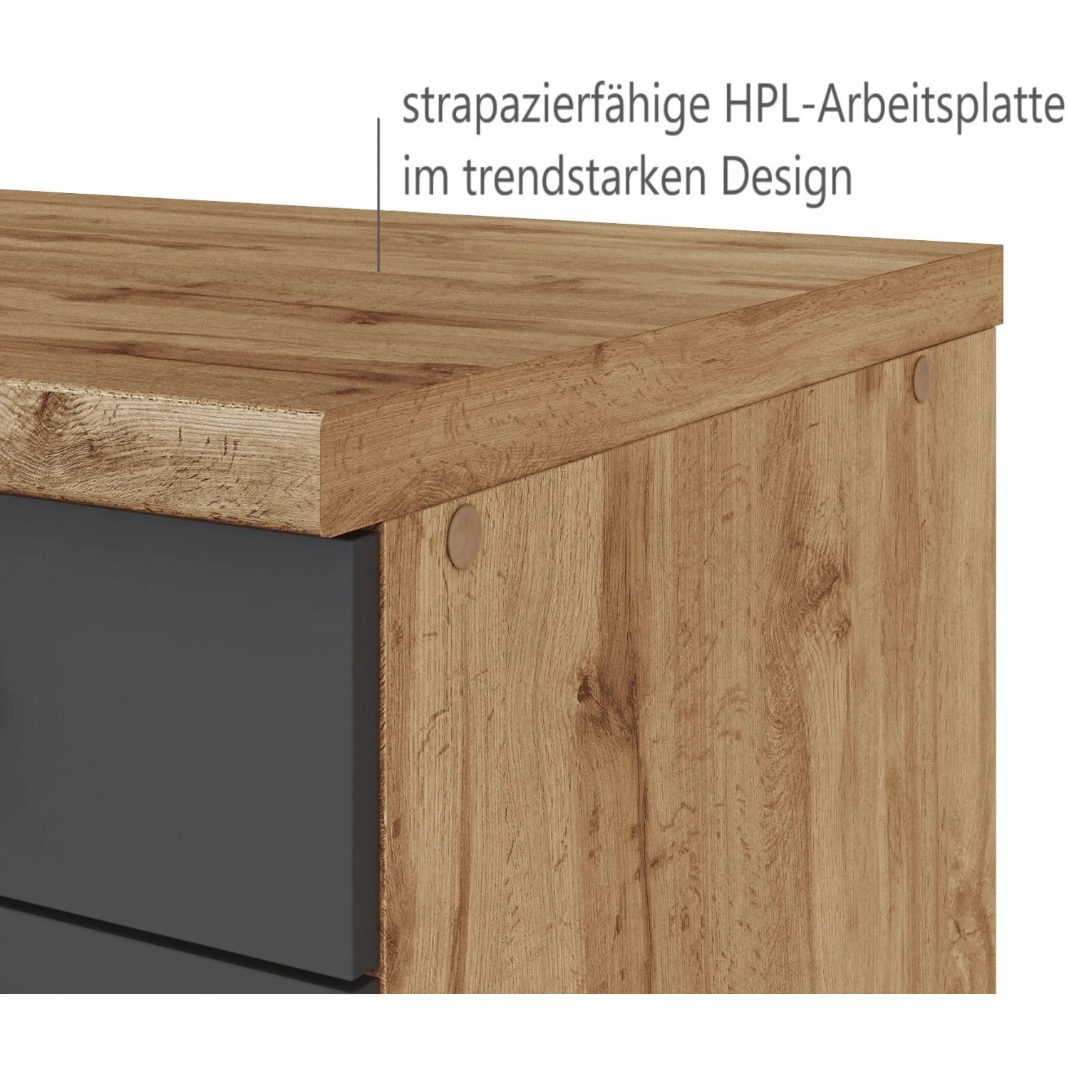 Detailaufnahme: Küchenzeile in Grau und Wotaneiche mit robuster Arbeitsplatte.