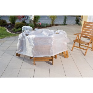 Weiße LUX Gewebeplane 2x3m schützt Gartenmöbel vor Schmutz und Nässe.