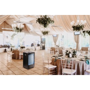 Rowi Gas-Heizofen Blue Flame, 4,2 kW, anthrazit, mit Thermostat in Festzelt-Szene.