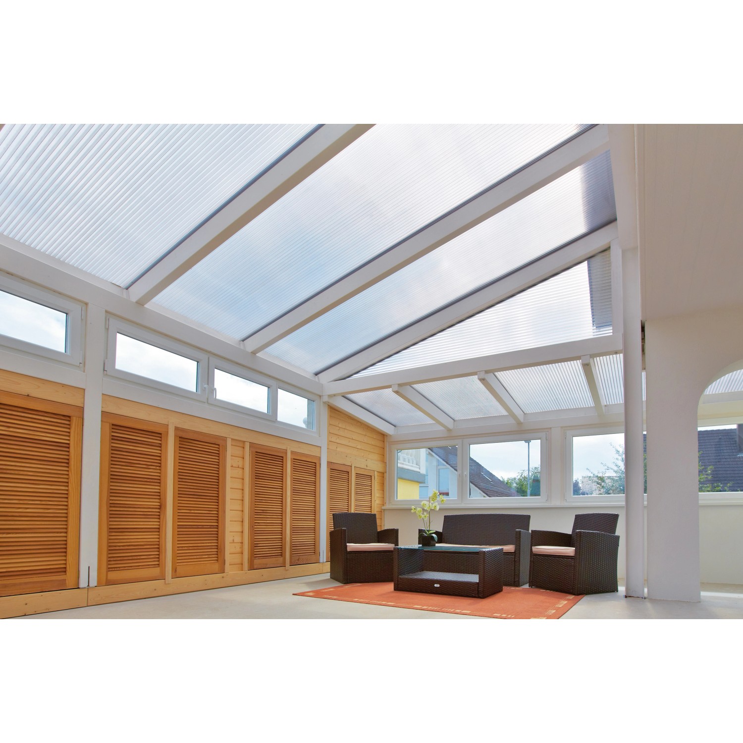 Transparente Hohlkammerplatte Thermo als Terrassendach im Wintergarten.