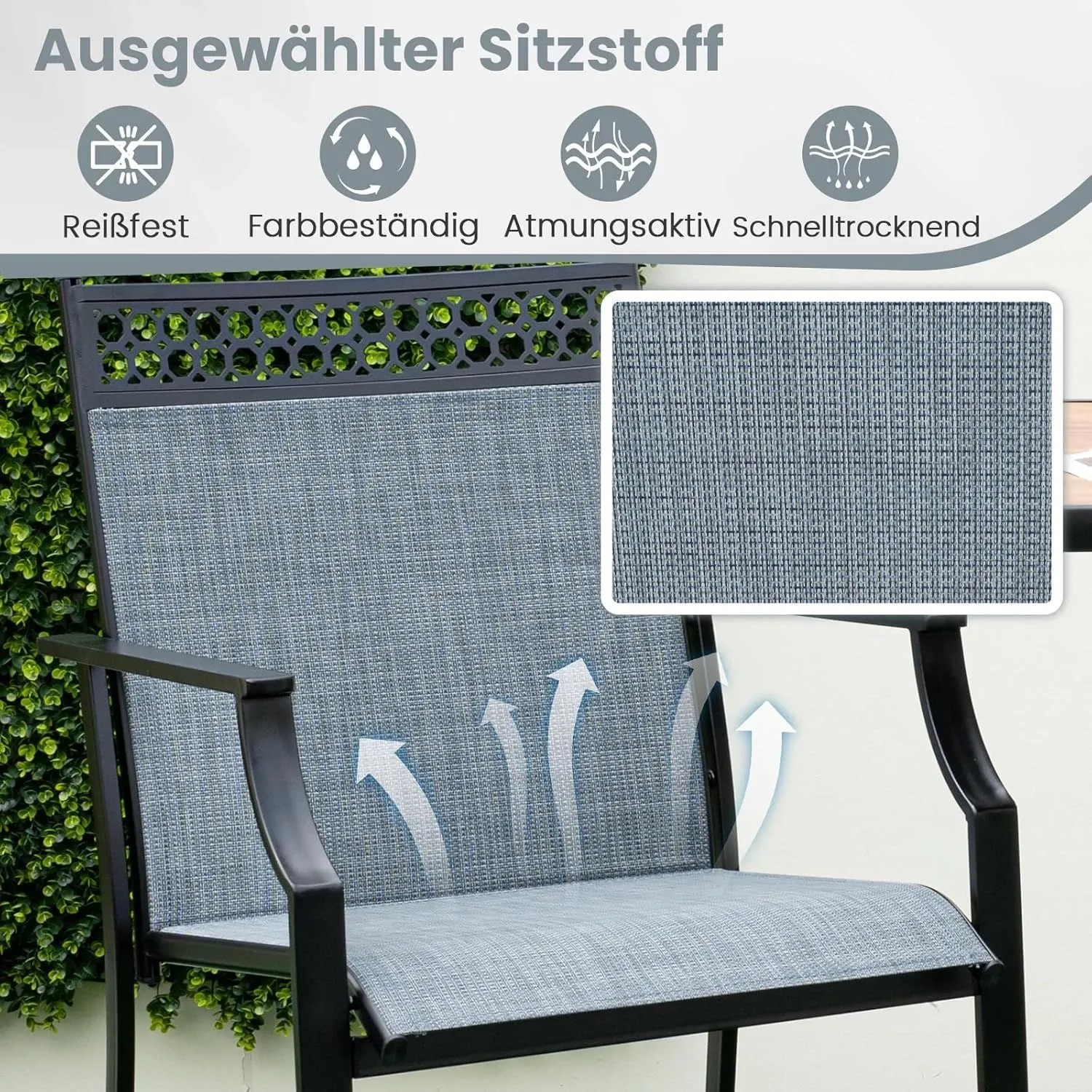 Detailansicht des blauen, schnelltrocknenden und atmungsaktiven Stoffes eines Gartenstuhls. Textur und Luftzirkulation sind sichtbar.