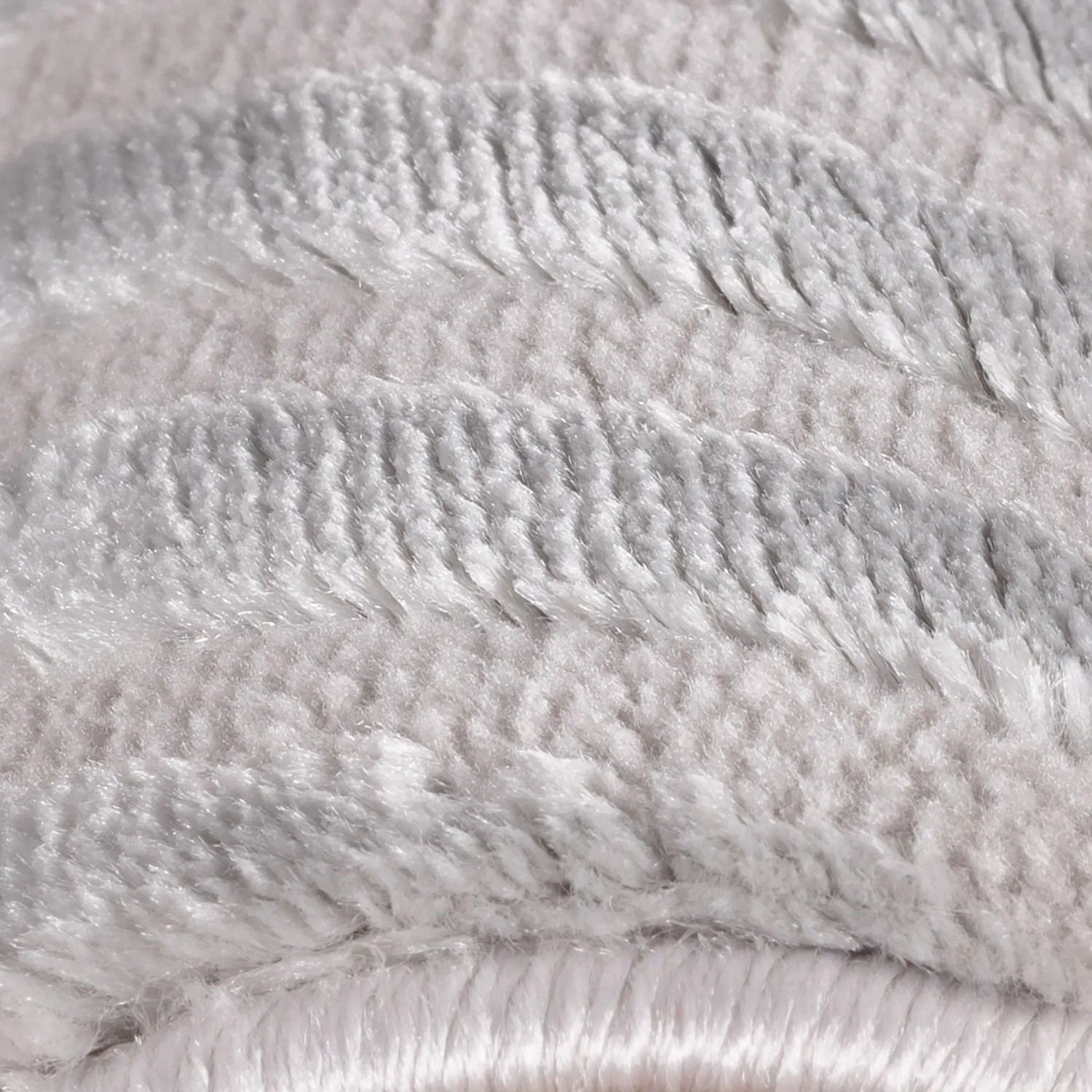 Detailansicht: Ayyildiz Kurzflorteppich Sahara in Silber, weicher Flor.