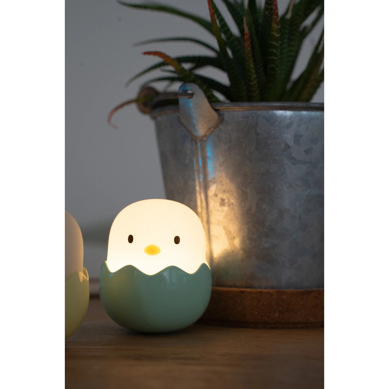 Grünes MegaLight LED-Nachtlicht Baby Eggy mit Akku, dimmbar und mit RGB Licht.