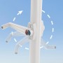 Detailaufnahme: Kurbelmechanismus zum Öffnen des beigen Svita Sonnenschirms.