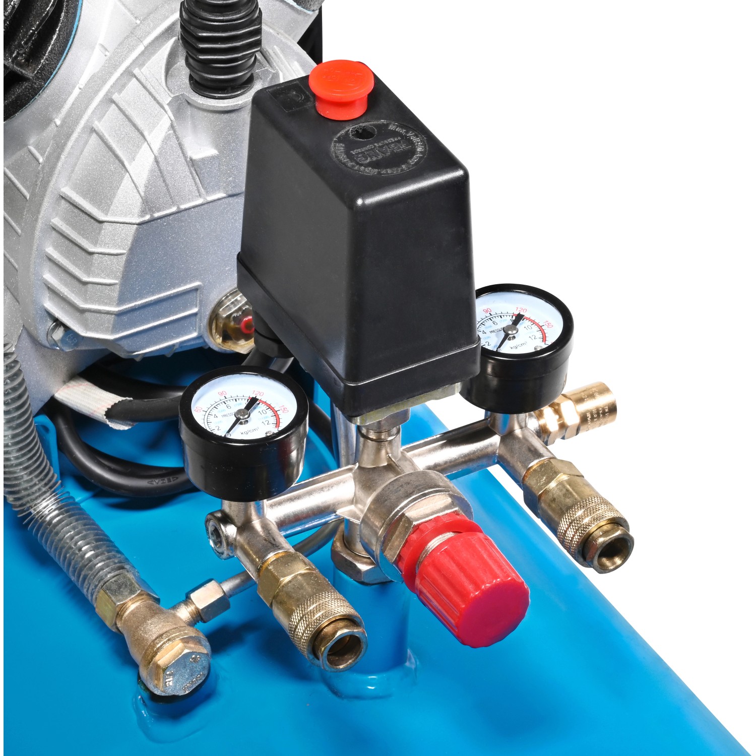 Detailaufnahme: Güde Kompressor 412/8/100 mit Druckschalter und Manometern.