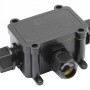 Schwarze S-Impuls Abzweigdose IP68 für den Außenbereich, 1x2 Typ T, mit Kabelverschraubungen.