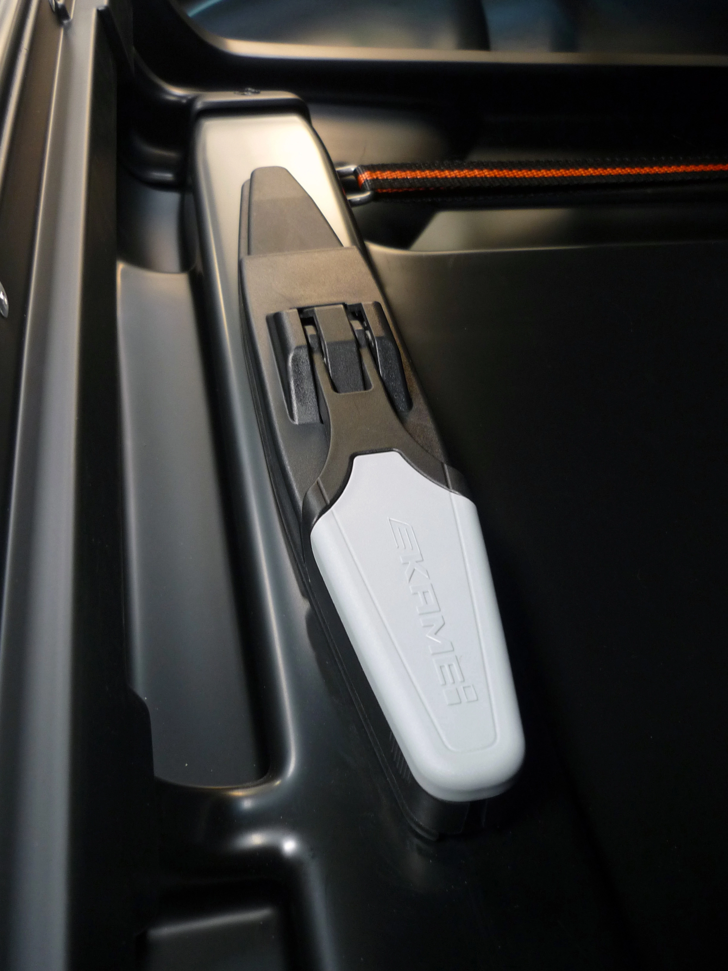 Kamei Auto-Dachbox Corvara S 390 l Schwarz hochglänzend kaufen bei OBI