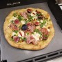 Pizza auf Weber Gasgrill E-325 GBS Spirit 2025 mit Feigen, Mozzarella und Schinken.