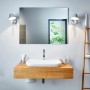 Badezimmer mit Clage Kleindurchlauferhitzer M3 unter Waschbecken mit Holzunterschrank.