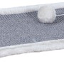 Trixie Kratzmatte grau/lichtgrau mit Plüschrand und Spielzeugball, 55x35 cm.