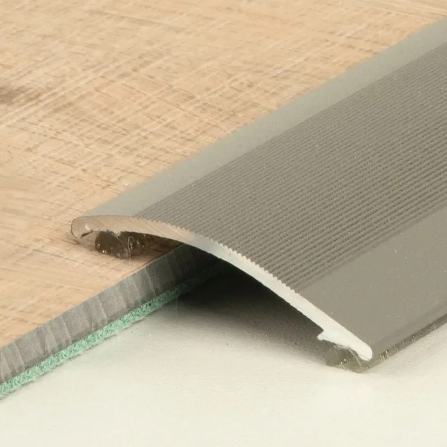 Selbstklebendes KARAT Anpassungsprofil aus Edelstahl für Höhenausgleich bis 11mm, 3,8x100cm.