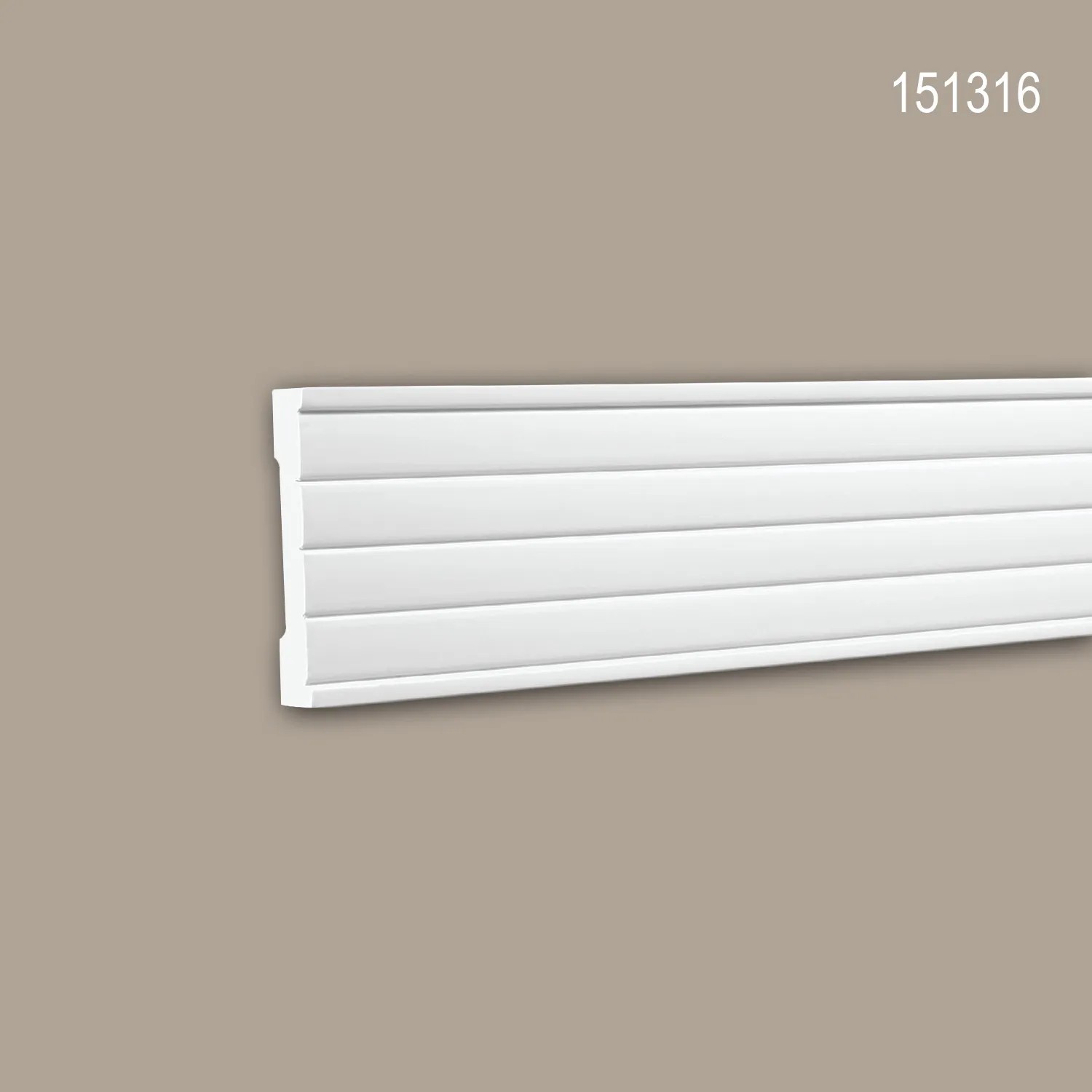 Weiße PROFHOME Wand- und Friesleiste (16 Stk. / 32 m) für Paneel-Zubehör.