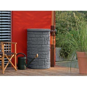 Arves Regentonne Arcado 230 l in Schwarz Granit mit Steinoptik im Garten.