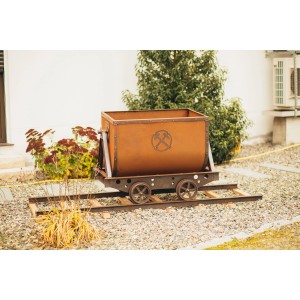 Ferrum Art Design Bergbau Lore mit Gleis in Rostoptik als Gartendekoration.