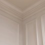Eckleiste C327-Box LUXXUS von ORAC DECOR, weiße Zierleiste im klassischen Stil an Wand und Decke.